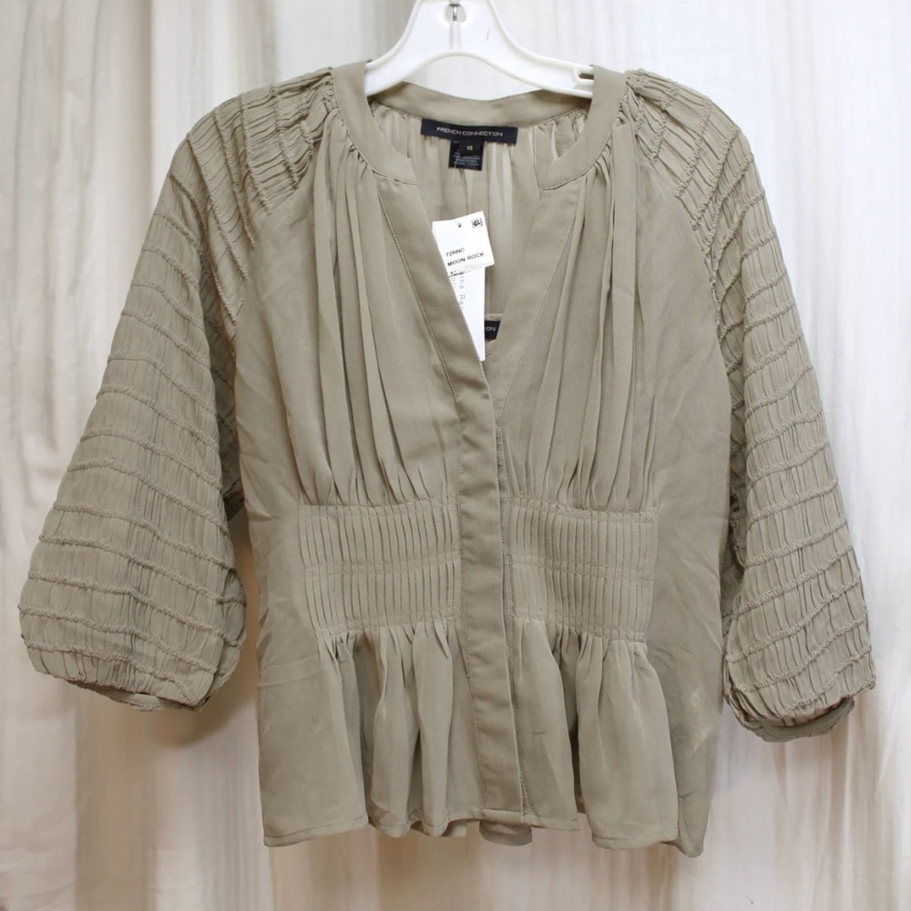 🦄NWT French Connection Warm Gray Sheer 1/2 Sleeve Ruched Sleeve/Pleated Blouse